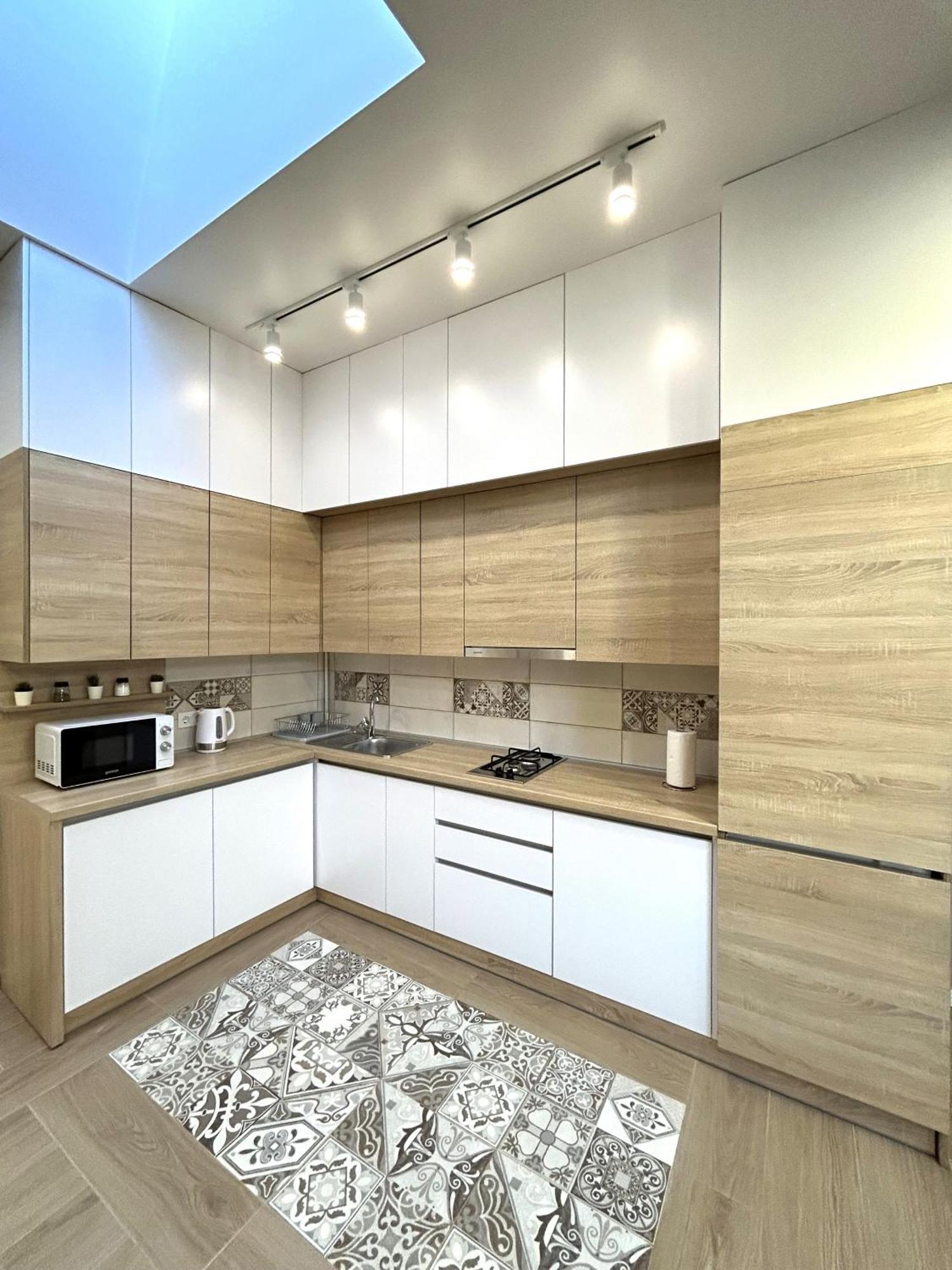 Modern Apartment In The City Center Lviv Eksteriør bilde