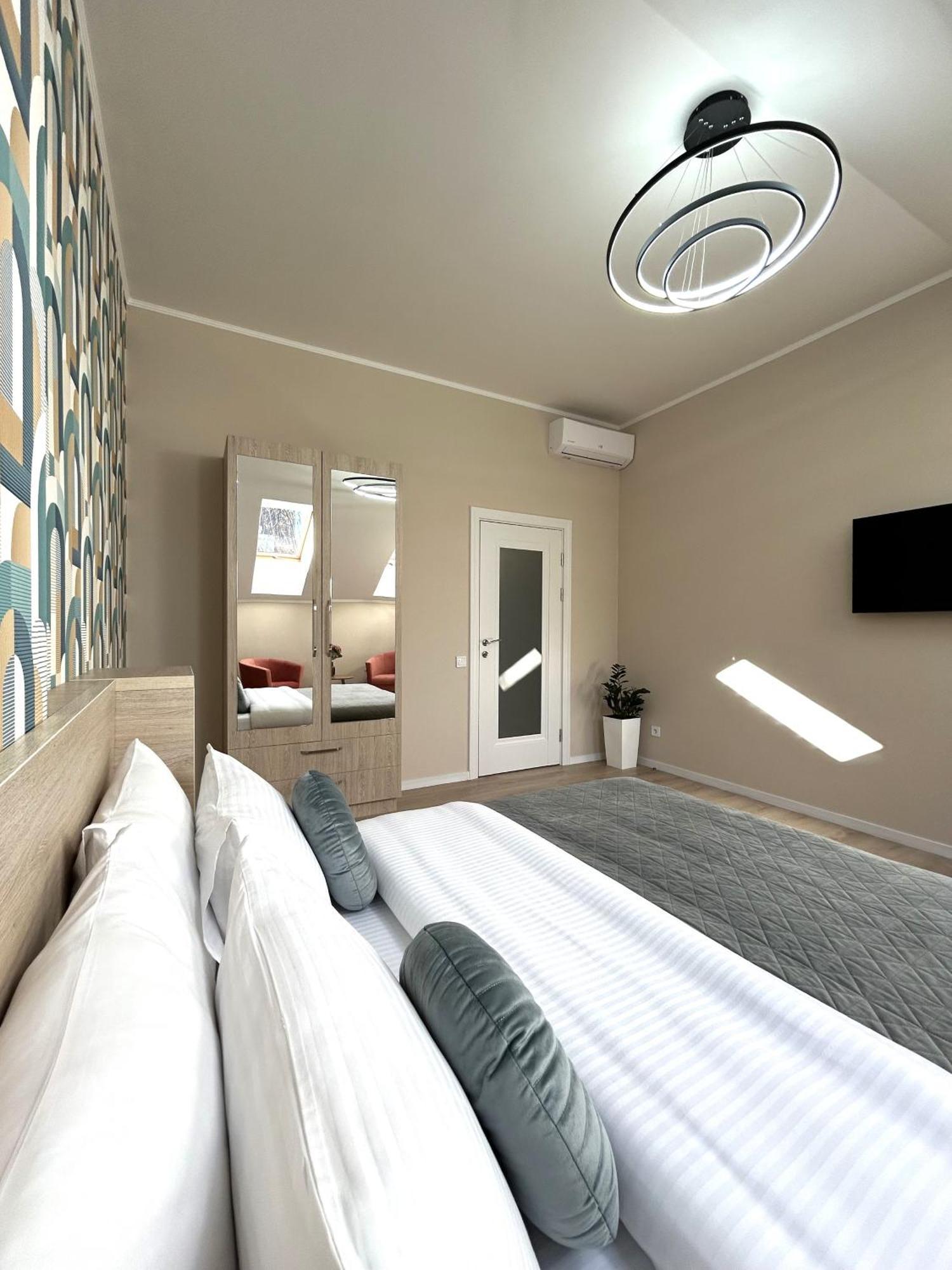 Modern Apartment In The City Center Lviv Eksteriør bilde
