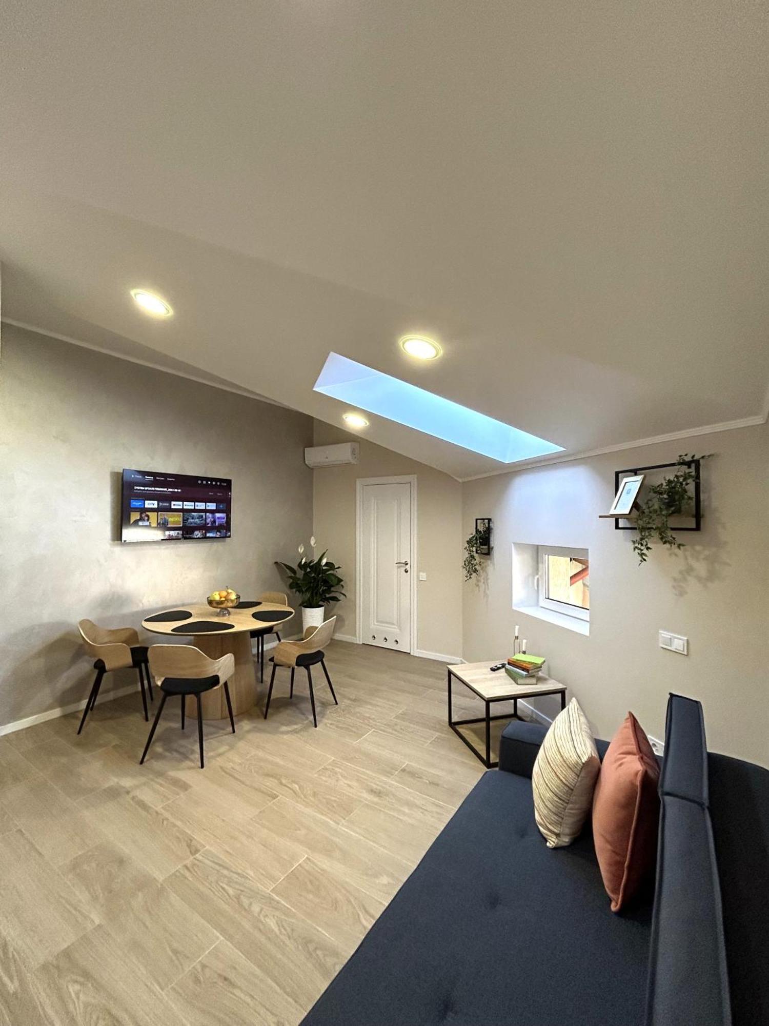 Modern Apartment In The City Center Lviv Eksteriør bilde