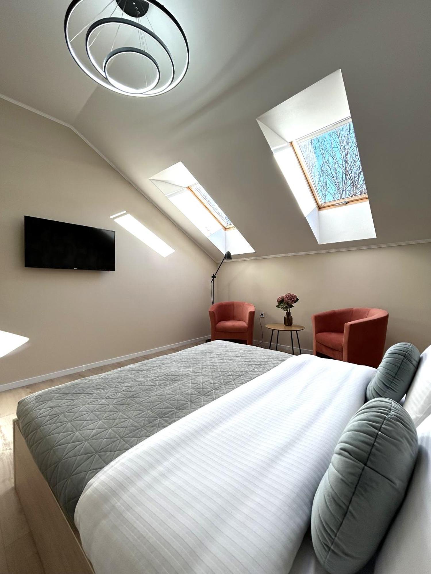 Modern Apartment In The City Center Lviv Eksteriør bilde