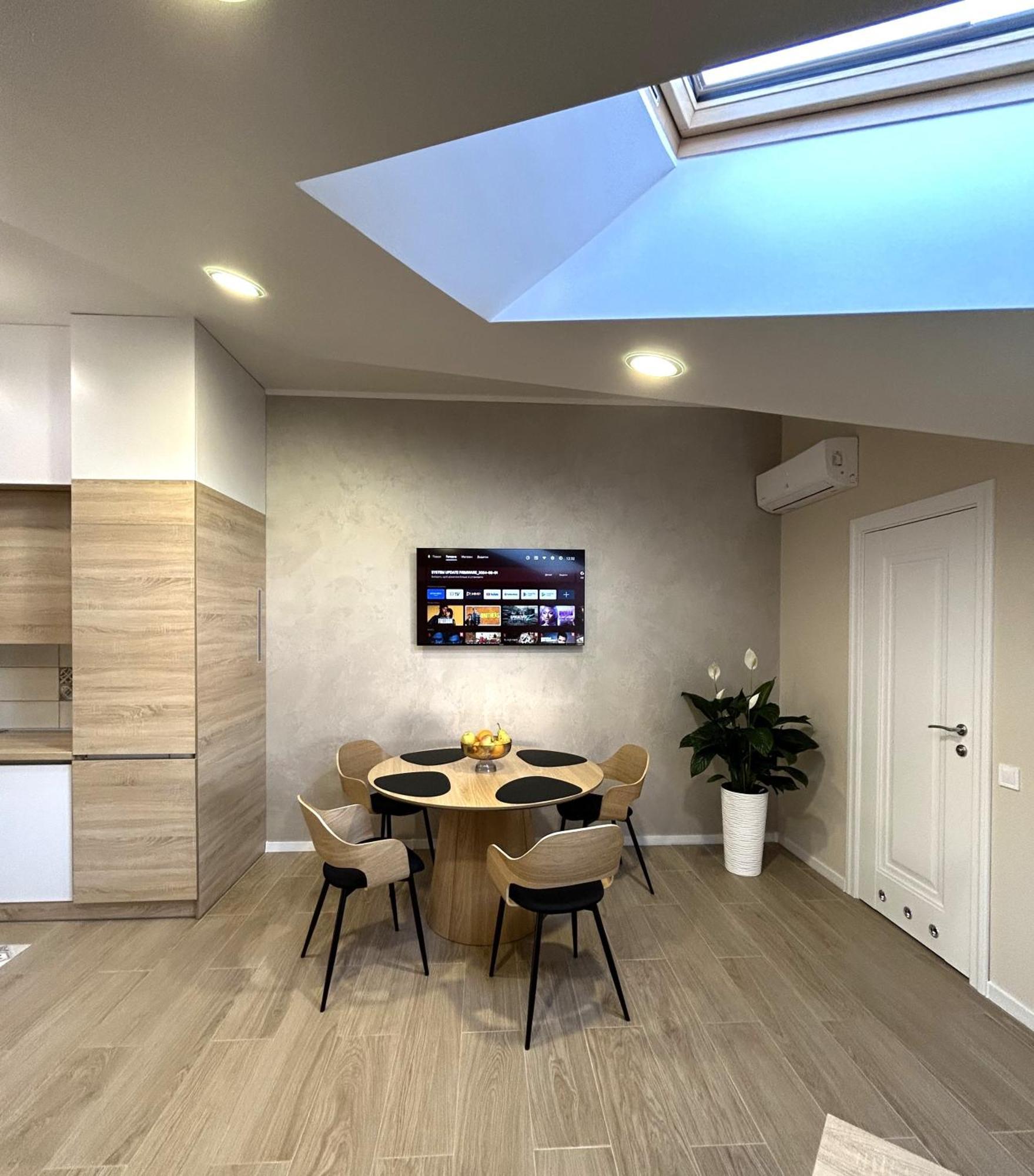 Modern Apartment In The City Center Lviv Eksteriør bilde